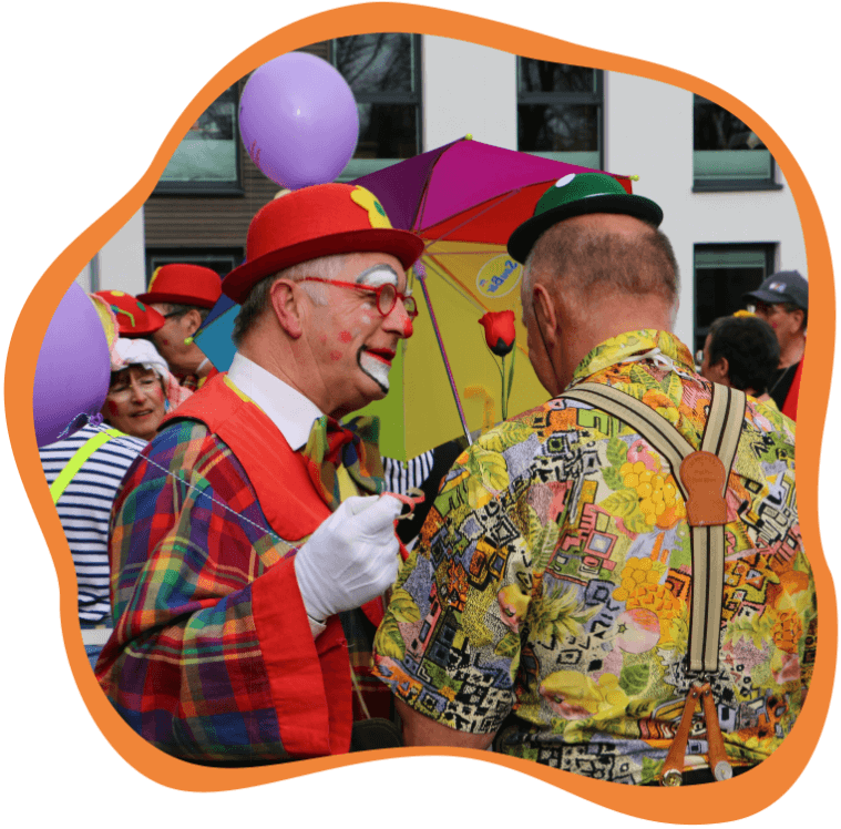 Zwei bunte Clowns unterhalten sich
